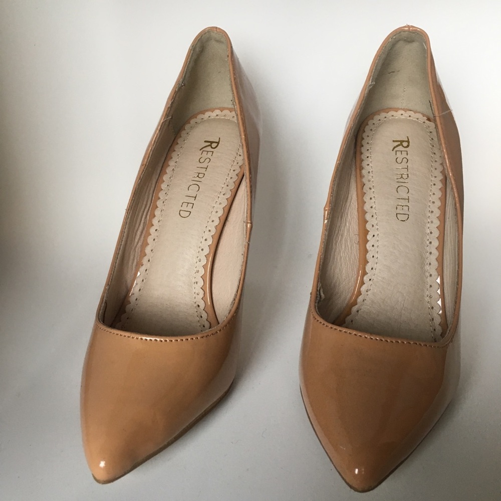 Patent tan pumps